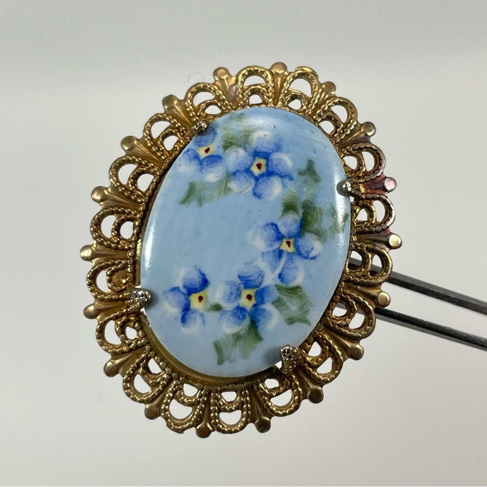 Vintage Victorian Gold Tone Brooch Pin Blue Ceramic Floral Painted Stunning